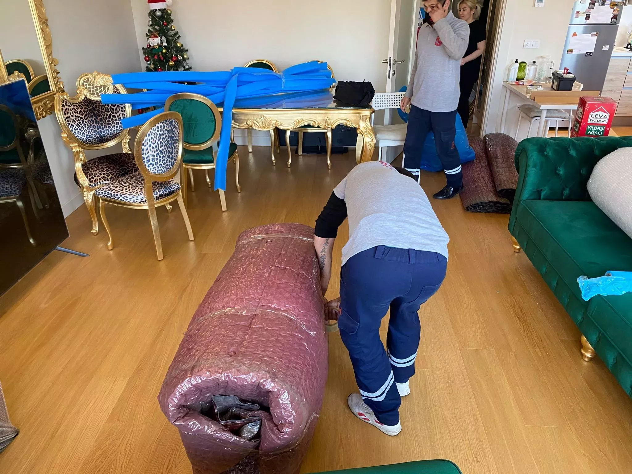 kurtkoy-evden-eve-nakliyat-firmasi-sembol-nakliyat-araci